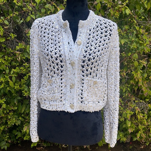 UNWORN Size 36 CHANEL White Cardigan Sweater with Sequins and Crystal Buttons - Picture 10 of 16